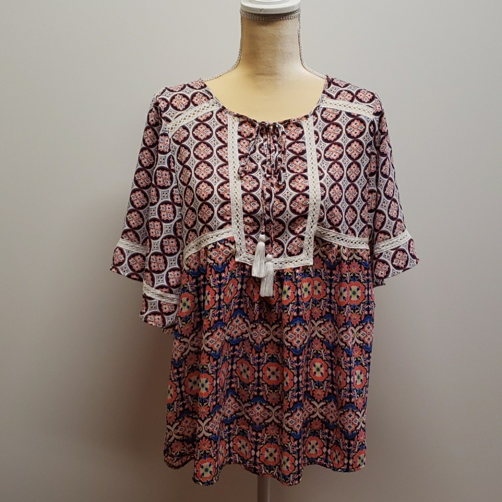 SZ m bohoTunic style blouse w/ tassel   e4